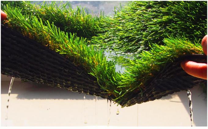 Трава одобренная СГС неэтилированная искусственная для устойчивого гостиниц и мотелей 38мм УЛЬТРАФИОЛЕТОВОЕ